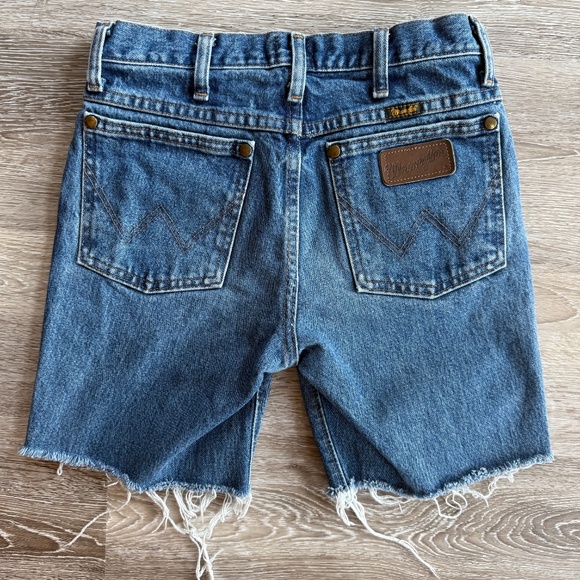 Vintage 90s Cut Off Denim Wrangler Shorts - Picture 2 of 7